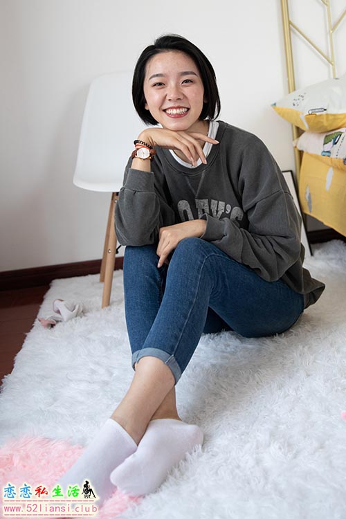 [物恋传媒] No.1186 小飞-马丁靴白色短棉袜裸足(带视频)【117P+1V/2.55G】
