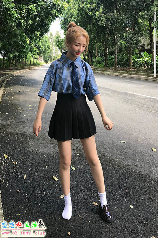 [最爱帆布鞋]061-学妹丝袜美腿写真（带视频）【240P+2V/587M】