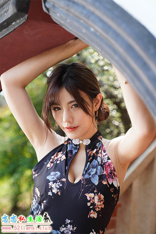 [街拍丝足]104长腿美模 陈葳 蓝花短旗袍高跟美腿【117P/145M】