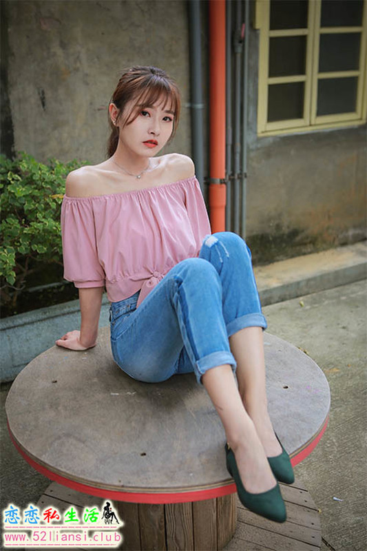 [街拍丝足]103长腿美模 郭思敏 唯美牛仔裤高跟【48P/82M】