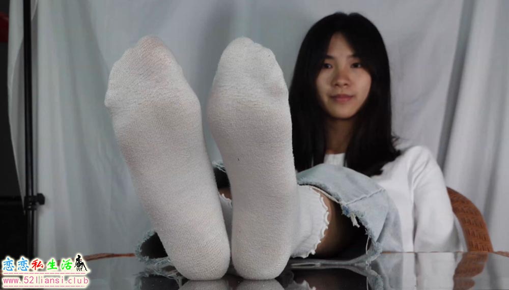 [Pary学生模拍]视频No.005 小敏脱掉棉袜展示37码修长嫩脚【22min/1.74G】