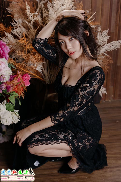 [街拍丝足]323-长腿美模 Ashley - 棚拍 蕾丝长裙【78P/347M】