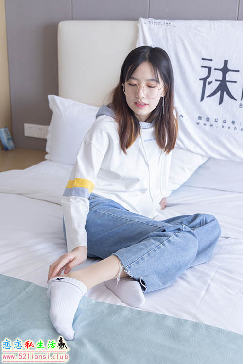 [袜啵啵] 080期 小甜豆-帆布鞋、白棉袜、肉丝-脚尖加固款、裤里丝(带视频)【140P+1V/6.63G】