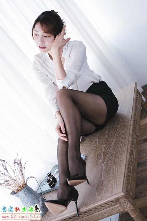 [街拍丝足]259-长腿美模 凯西 - OL制服黑丝【155P/302M】