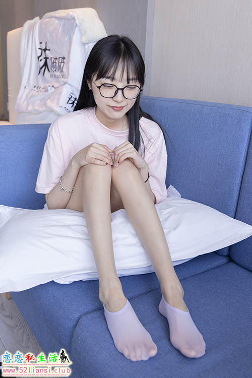 [袜啵啵] 091期 稚予-板鞋、淡粉色船袜、黑色船袜、裸足(带视频)【148P+1V/6.22G】