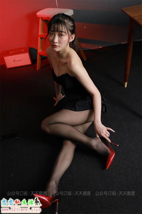 [IESS异思趣向] 丝享家 849：秋秋《灯红酒绿》【90P/88M】