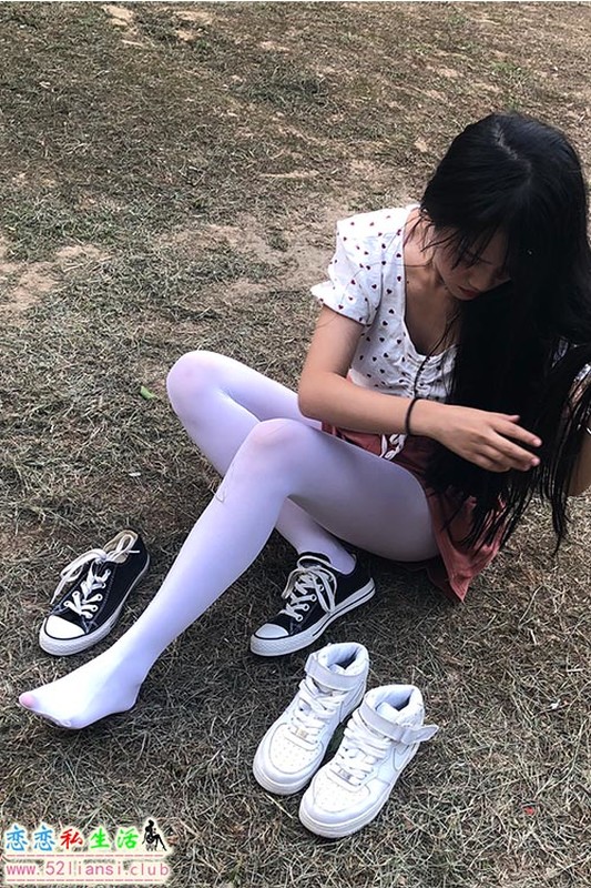 [最爱帆布鞋]052-学妹丝袜美腿写真（带视频）【101P+3V/718M】