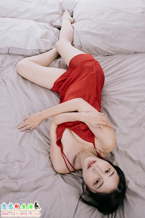 [街拍丝足]308-长腿美模 凯西 - 睡衣肉丝【96P/303M】