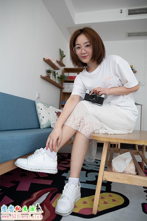 [物恋传媒] No.795 优优-静的诗歌(带视频)【143P+1V/3.78G】
