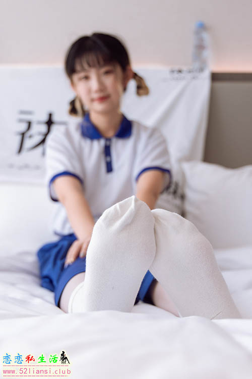 [袜啵啵] 042期 砂糖-校服、板鞋、白棉袜、油亮白丝(带视频)【139P+1V/6.72G】