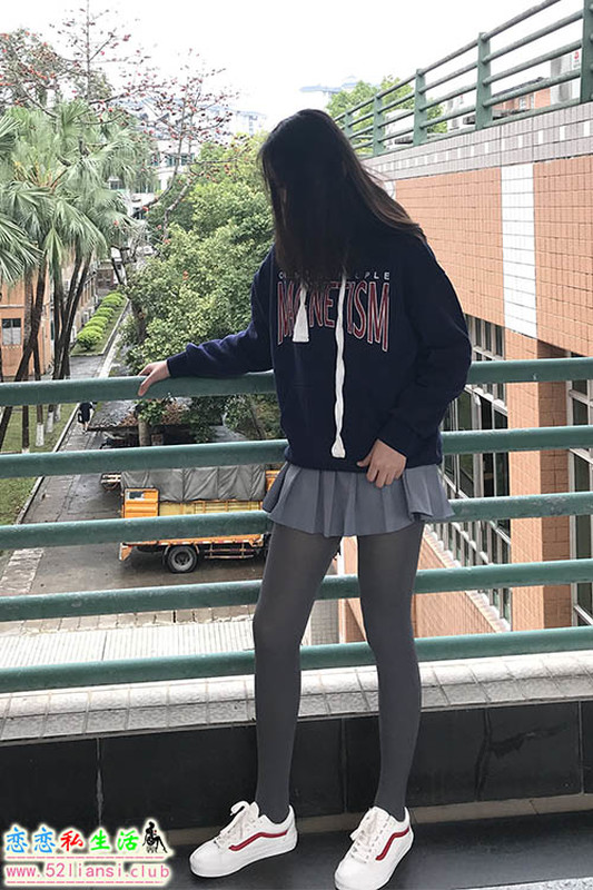 [最爱帆布鞋]013-学妹丝袜美腿写真【94P/240M】