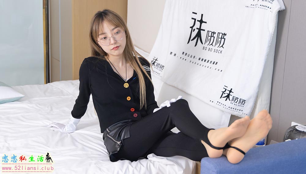 [袜啵啵] 243期 稚予-两双高跟鞋、肉丝、踩脚裤(带视频)【165P+1V/6.49G】