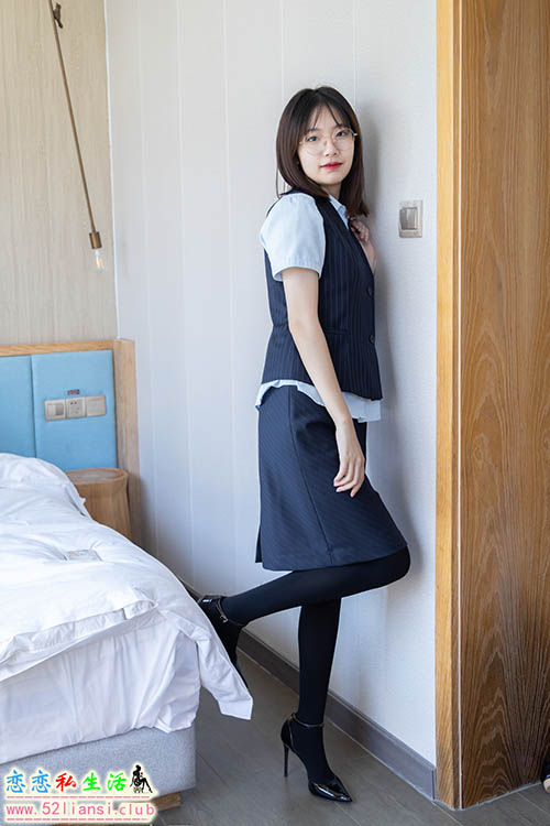 [袜啵啵] 038期 小甜豆-建行行服、高跟鞋、厚黑丝(带视频)【131P+1V/6.37G】