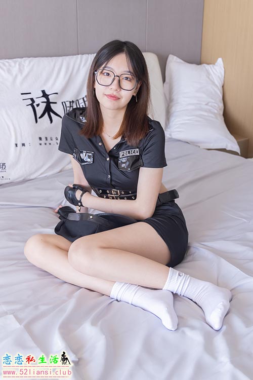 [袜啵啵] 254期 小甜豆-长靴、白棉袜、裸足、小女警(带视频)【145P+1V/5.93G】