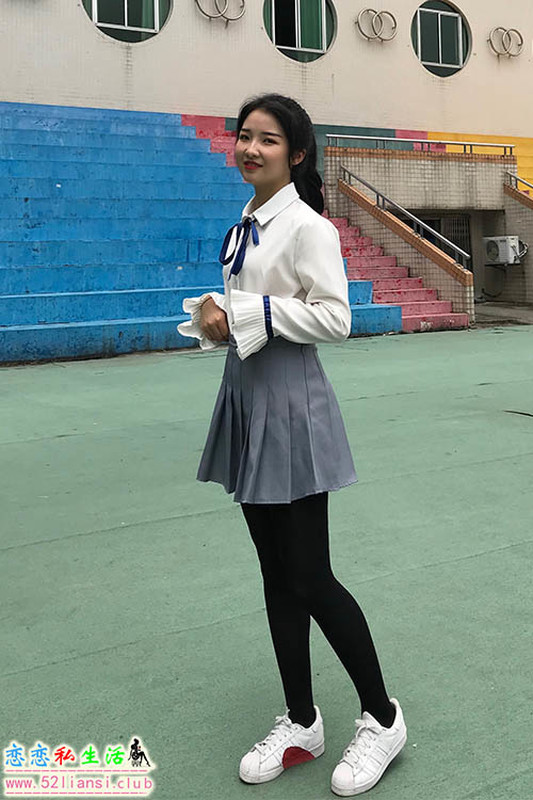 [最爱帆布鞋]007-学妹丝袜美腿写真【51P/123M】