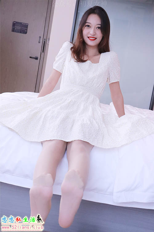 [初夏女神]004期 依依~白色M码秋季连衣裙搭高跟鞋(带视频)【137P+1V/4.17G】