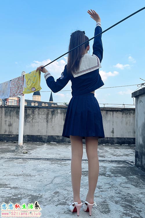 [MSLASS梦丝女神] NO.183 张馨《天台蓝色JK》【42P/93M】