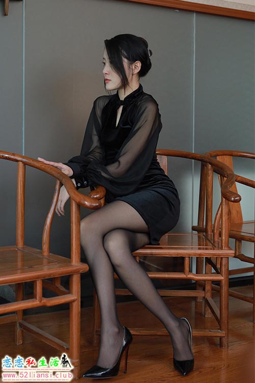 [IESS异思趣向] 丝享家 1442：婉萍《黑色蔷薇》[86P／88MB]