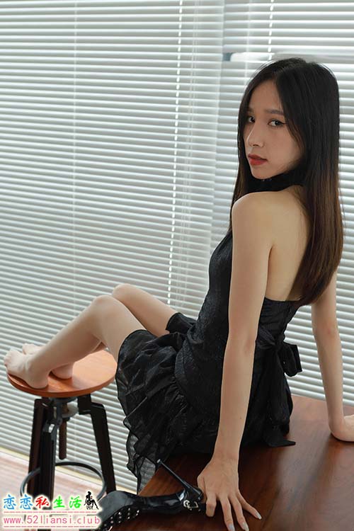[IESS异思趣向] 丝享家 1454：美子《露背连衣裙》[76P／75MB]