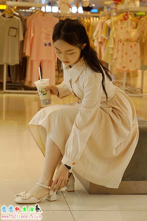 [初夏女神]042期 双双~《偶遇学姐》周末逛商场(带视频)【120P+1V/6.91G】