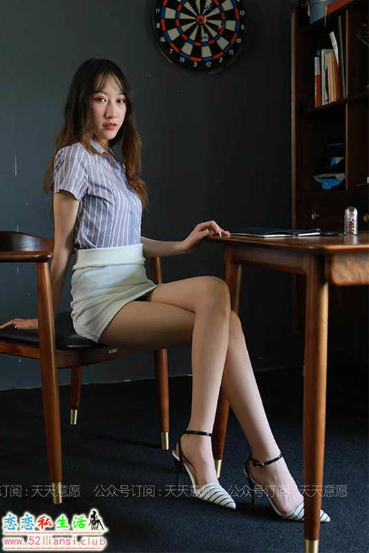 [IESS异思趣向] 丝享家 829：怡怡《长腿实习生》【88P/86M】