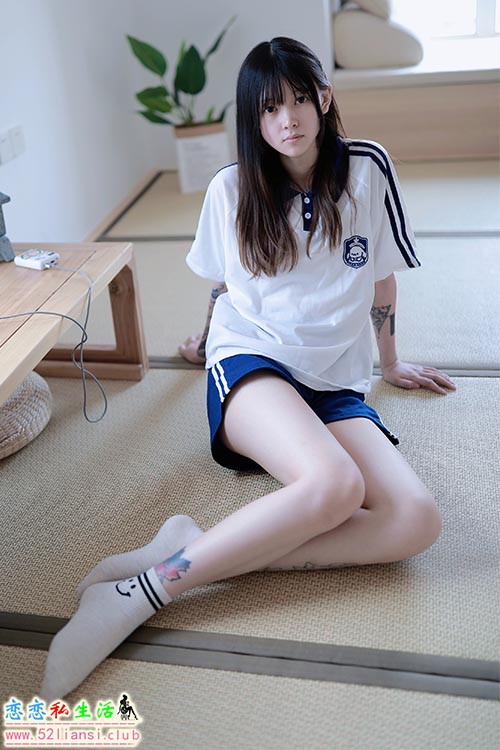 [精选资源]034-凡夫摄影-纹身美少女小恩原味棉袜裸足(带视频)【208P+1V/2.39G】