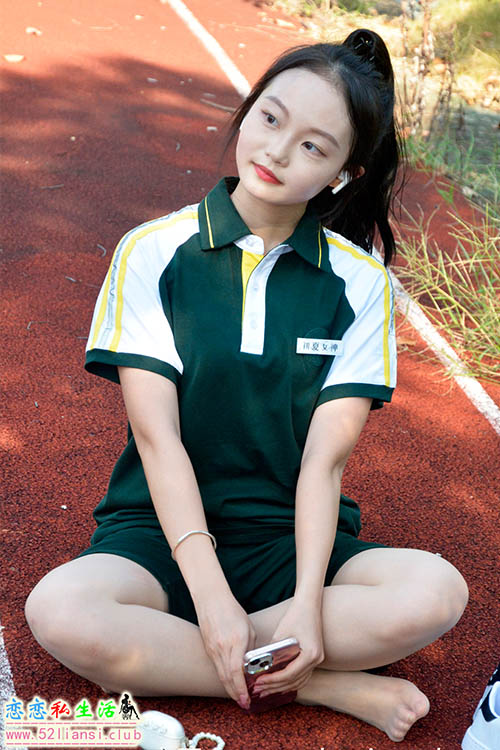 [初夏女神]084期 双双~【绿色校服】校服是亲戚家借来的，还挺合身(带视频)【160P+1V/5.93G】