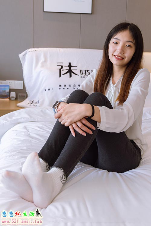 [袜啵啵] 158期 小甜豆-高跟长靴、白棉袜、裸足(带视频)【136P+1V/5.71G】