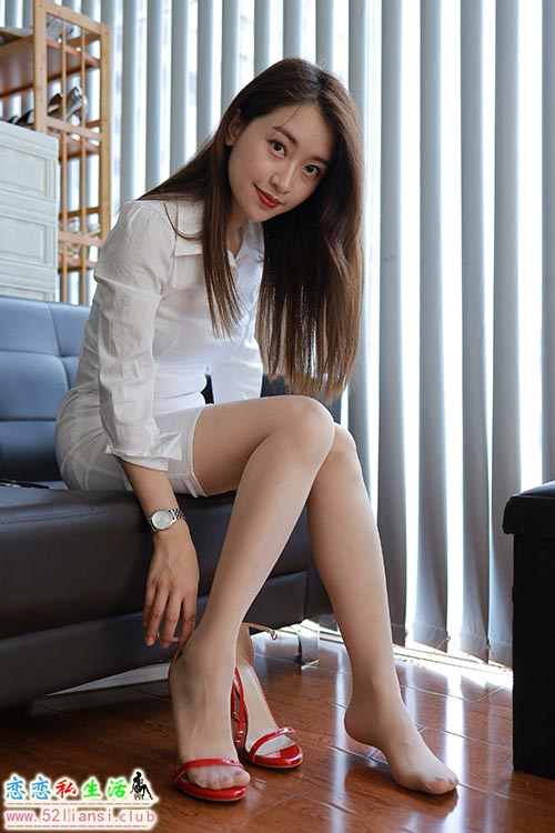 [IESS异思趣向] 丝享家 1129：小婕《白色包臀裙》【93P/138M】