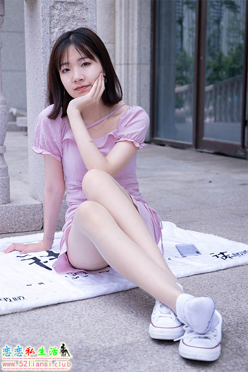 [袜啵啵] 001期 小甜豆 白棉袜肉丝美足(带视频)【138P+1V/6.22G】