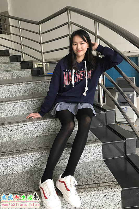 [最爱帆布鞋]013-学妹丝袜美腿写真【94P/240M】