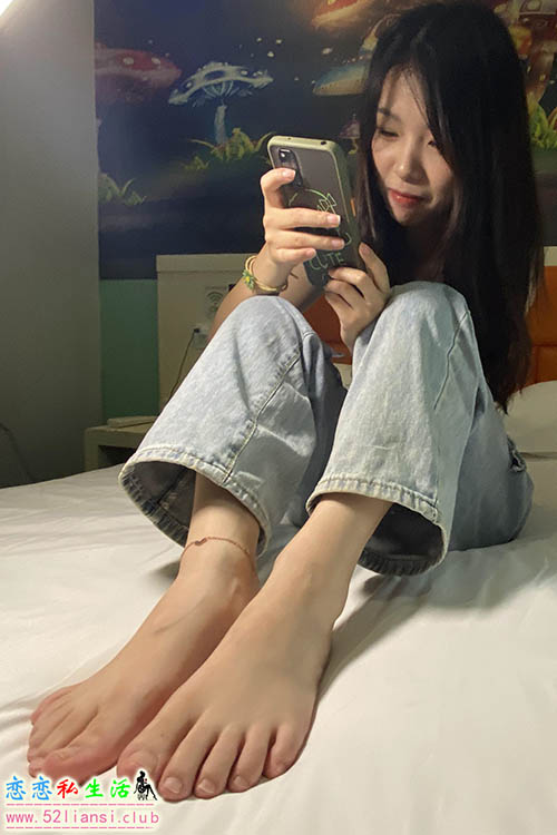 [私家足模摄影] 07 洁洁-第1次(带视频)【464P+2V/2.07G】