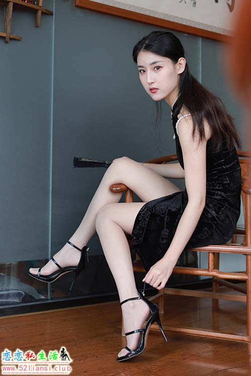 [IESS异思趣向] 丝享家 1427：小宝《倾国倾城》[89P／94MB]
