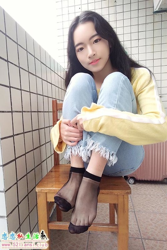[学妹校园寝室丝短袜美脚]-第007期黄丽【97P/198M】