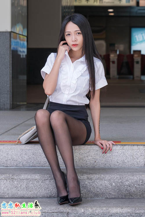 [街拍丝足]218-施绍婷 OL 丝袜高跟美腿外拍【24P/26M】