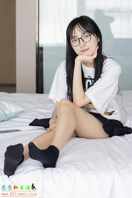 [袜啵啵] 033期 稚予-贝壳头、天鹅绒黑袜、天鹅绒白袜(带视频)【154P+1V/6.06G】