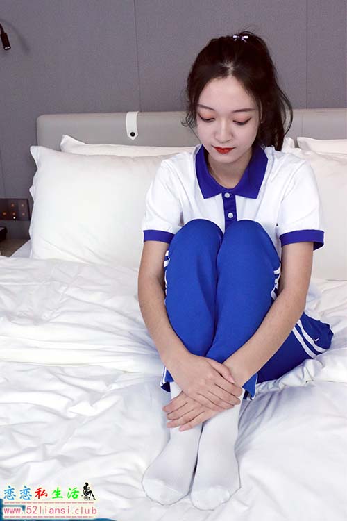[初夏女神]022期 依依~校服搭配37码运动鞋拍摄(带视频)【126P+1V/5.44G】
