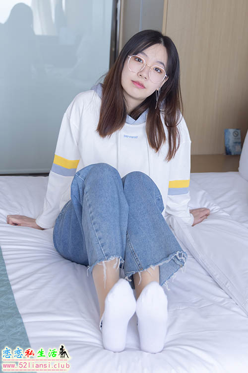 [袜啵啵] 080期 小甜豆-帆布鞋、白棉袜、肉丝-脚尖加固款、裤里丝(带视频)【140P+1V/6.63G】