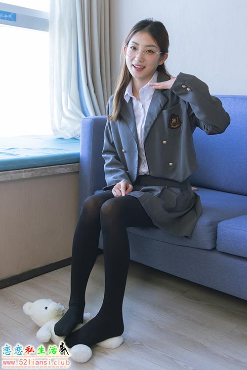 [袜啵啵] 315期 小沫-平底鞋、厚黑丝、模特穿鞋及丝袜踩玩偶小熊剧情(带视频)【140P+1V/6.44G】