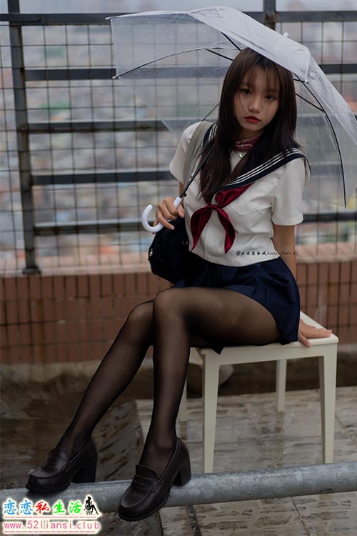 [美图精选]682-柒柒要乖额 - 天台学姐【57P+1V/214M】