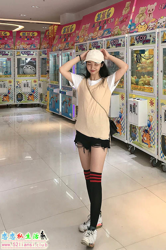 [最爱帆布鞋]018-学妹丝袜美腿写真（带视频）【97P+2V/226M】