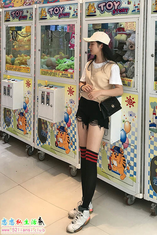 [最爱帆布鞋]018-学妹丝袜美腿写真（带视频）【97P+2V/226M】