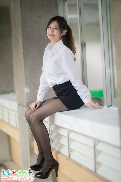 [街拍丝足]128-Dolly Liu OL黑丝高跟美腿【31P/18M】