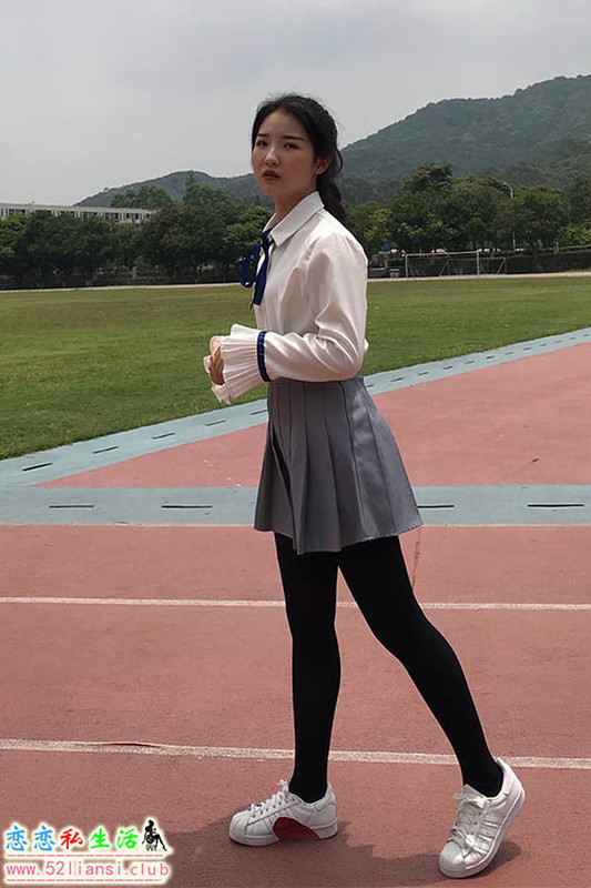 [最爱帆布鞋]007-学妹丝袜美腿写真【51P/123M】