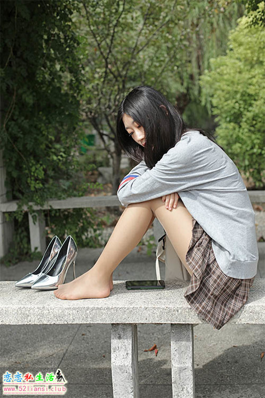 [奈丝]147-长廊石凳上的软妹 – 翼宁（无水印）【38P/607M】