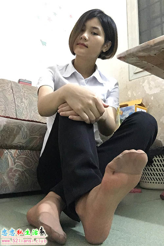 [学妹校园寝室丝短袜美脚]-第030期谭佐婷【40P/23M】