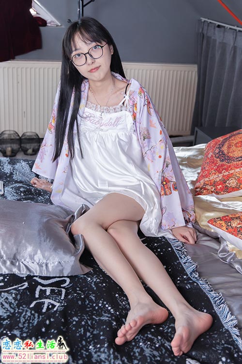 [袜啵啵] 112期 稚予-人字拖、肉丝(带视频)【144P+1V/5.89G】