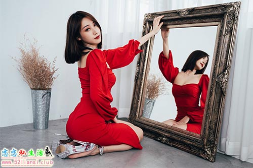 [街拍丝足]285-长腿美模 璟乐 - 气质风【100P/290M】