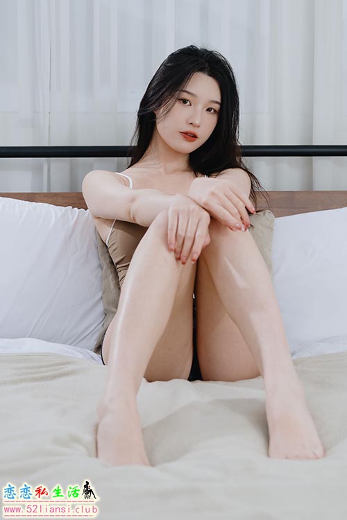 [街拍丝足]338-长腿美模 Una - 棚拍3【138P/330M】