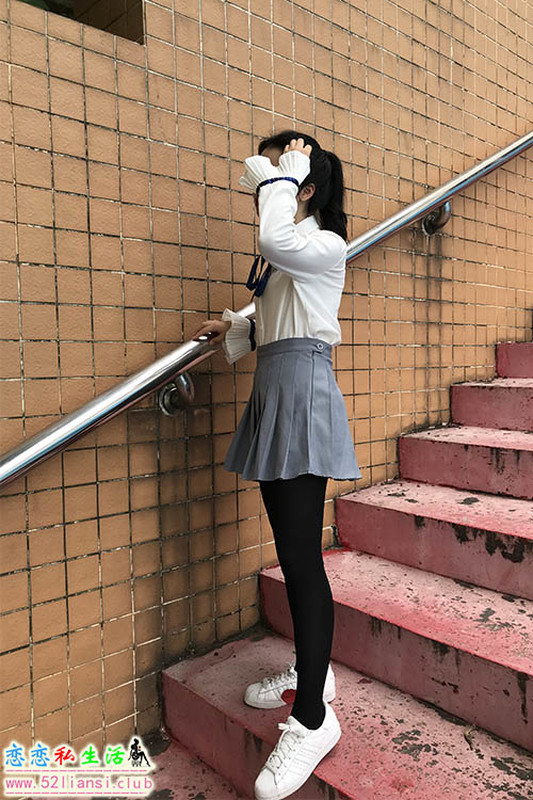 [最爱帆布鞋]007-学妹丝袜美腿写真【51P/123M】